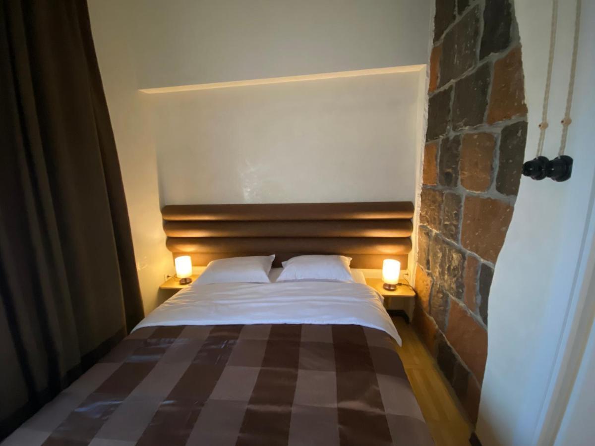 Apartments Pushkin Street 耶烈万 外观 照片
