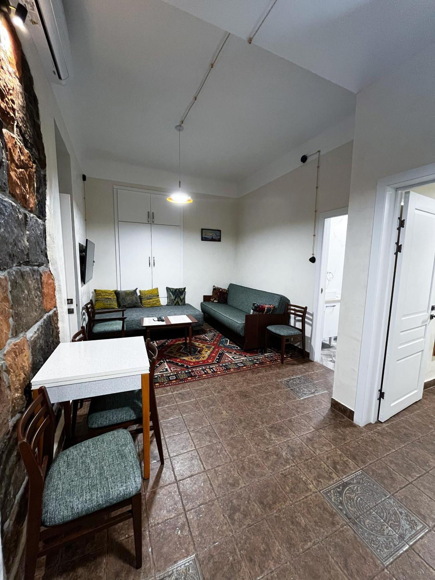 Apartments Pushkin Street 耶烈万 外观 照片