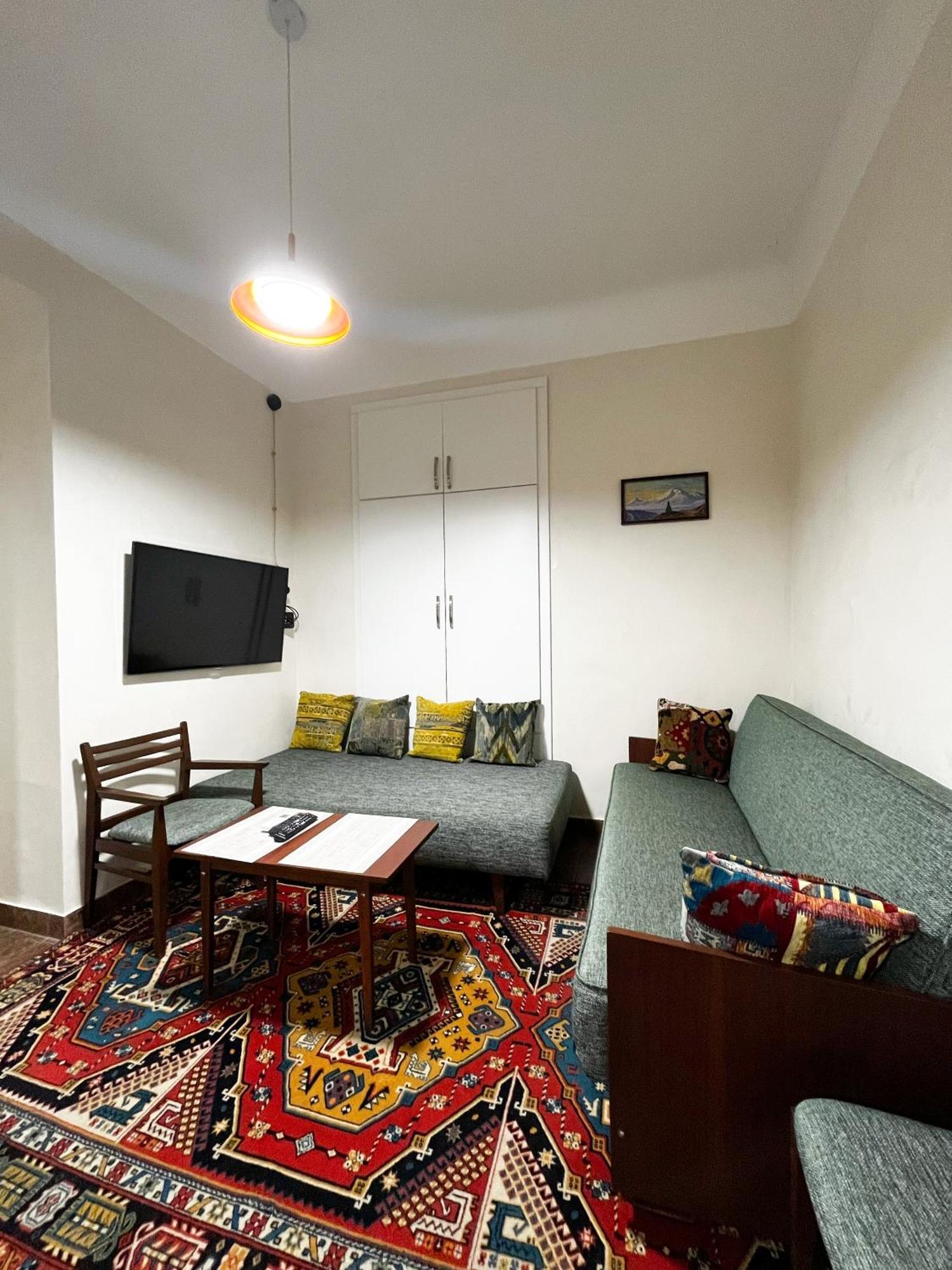 Apartments Pushkin Street 耶烈万 外观 照片