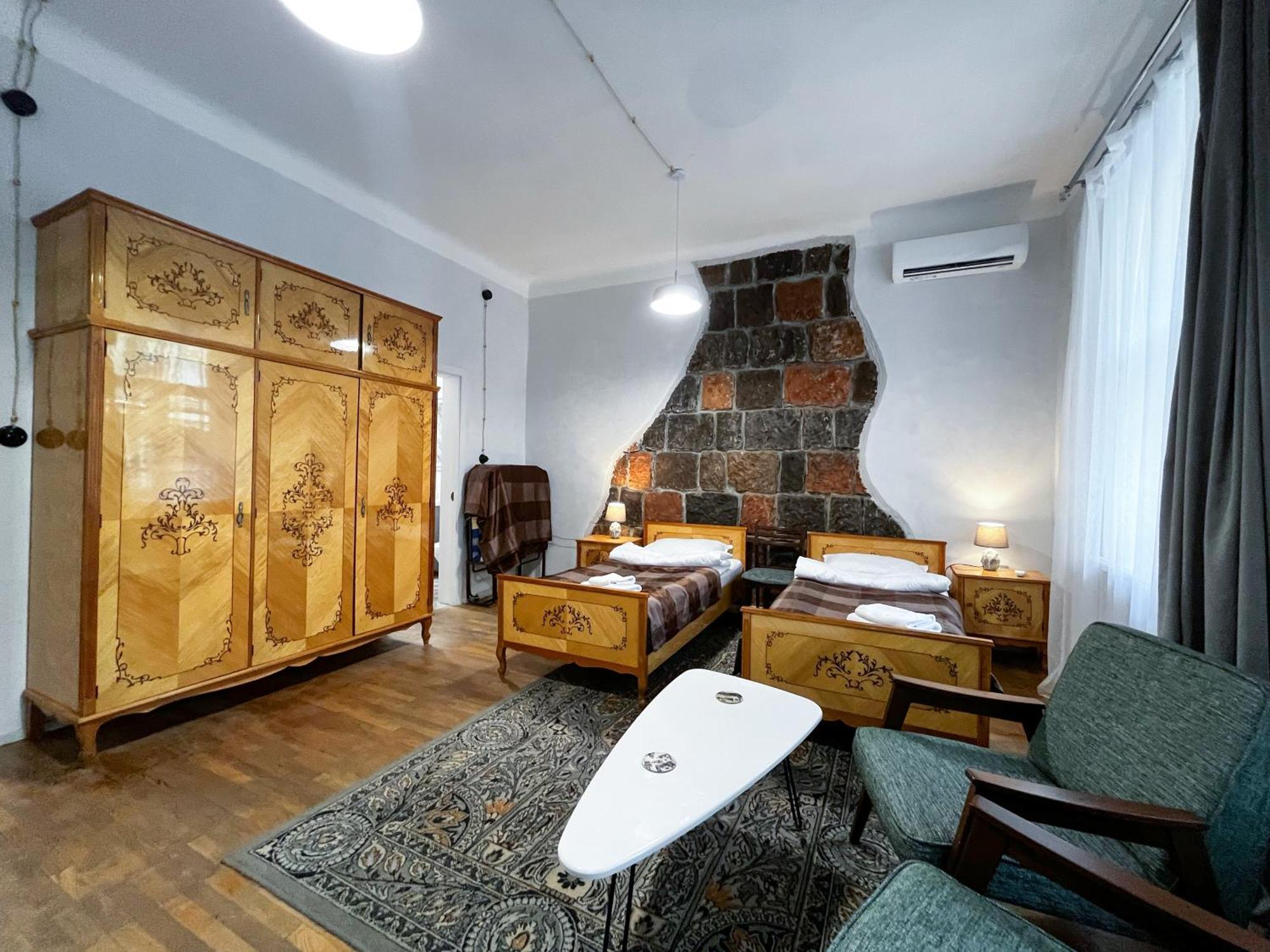 Apartments Pushkin Street 耶烈万 外观 照片