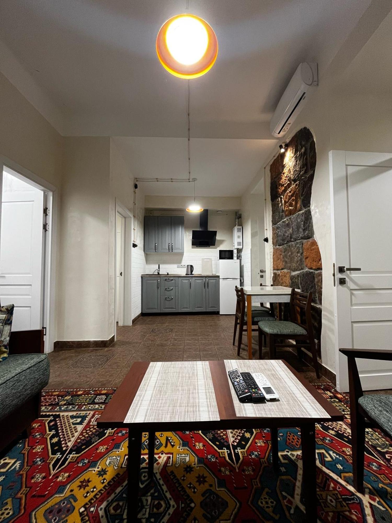 Apartments Pushkin Street 耶烈万 外观 照片