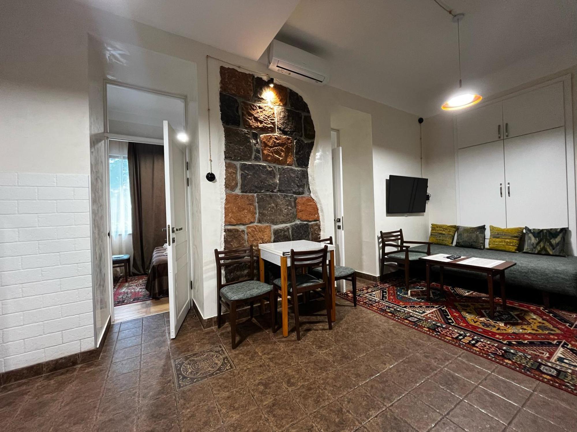 Apartments Pushkin Street 耶烈万 外观 照片