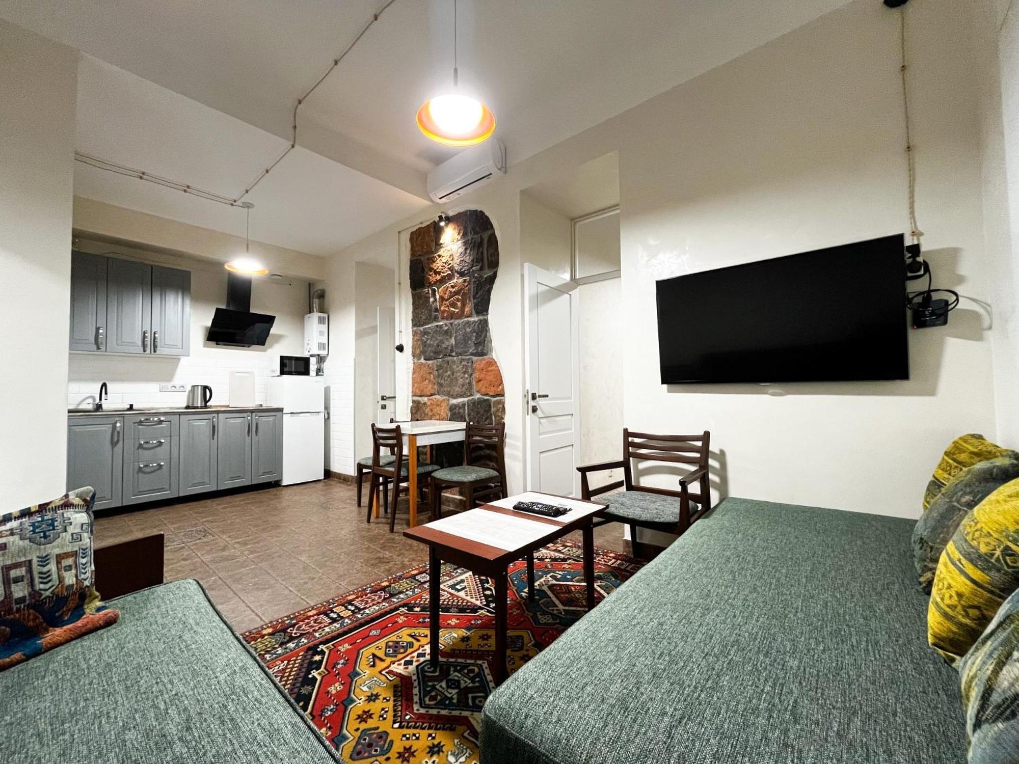 Apartments Pushkin Street 耶烈万 外观 照片
